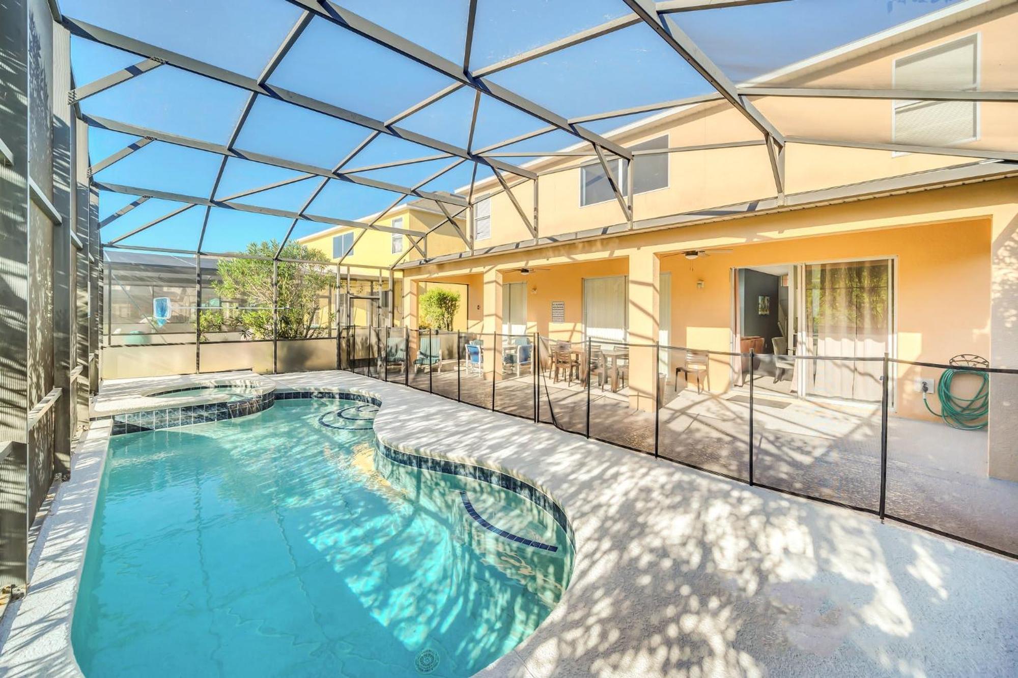 Emerald Island 6 Bedroom 4 Bathroom Luxury